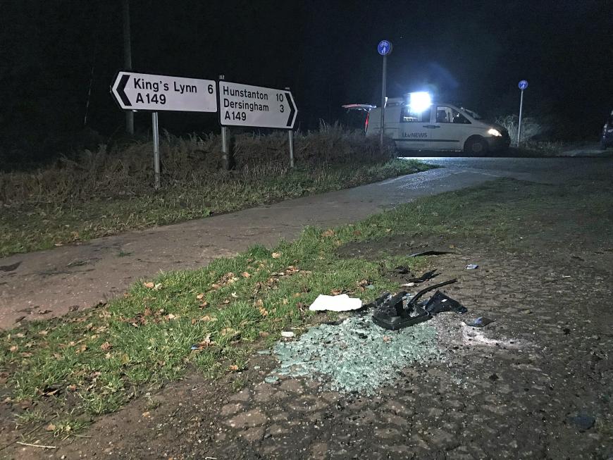 Glasscherben am Unfallort zeigen, wie heftig der Aufprall gewesen sein muss.