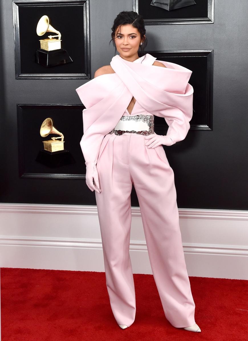 Auch Kylie Jenner entschied sich für einen sehr speziellen Look, sah aber wie immer super aus!