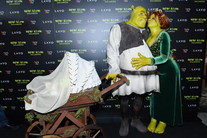 Zu Heidis legendären Halloween-Party verkleideten sich das Model und ihr Freund als Shrek und Fiona. Beide brachten einen Kinderwagen mit auf den roten Teppich, etwa weil sie schon damals einen starken Kinderwunsch hatten?