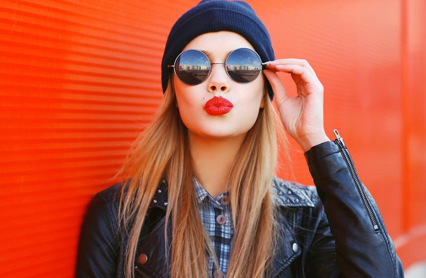 Mit diesem Beauty-Produkt hält dein Lippenstift den kompletten Valentinstag.