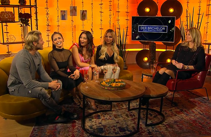 Bei “Der Bachelor - Jetzt reden die Frauen” musste Steffi Gastgeberin Frauke Ludowig und den anderen Gästen Paul Jahnke, Jade Übach und Nathalia Goncalves Miranda Rede und Antwort stehen.