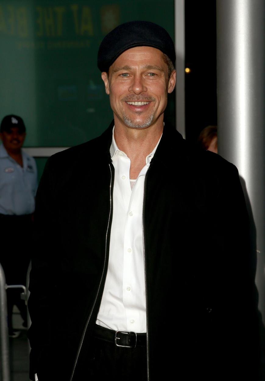 ... lässt Brad Pitt sie etwa wieder strahlen? Er war die große Liebe ihres Lebens. Als der Schauspieler sie für Angelina Jolie verließ, brach es ihr das Herz. Doch nun wollen beide nach vorne blicken.