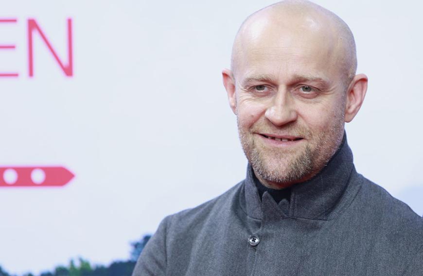 Er ist ein absoluter Gewinn für den Film. Auch Jürgen Vogel hat eine Rolle übernommen und spielt seine Figur extrem gut.