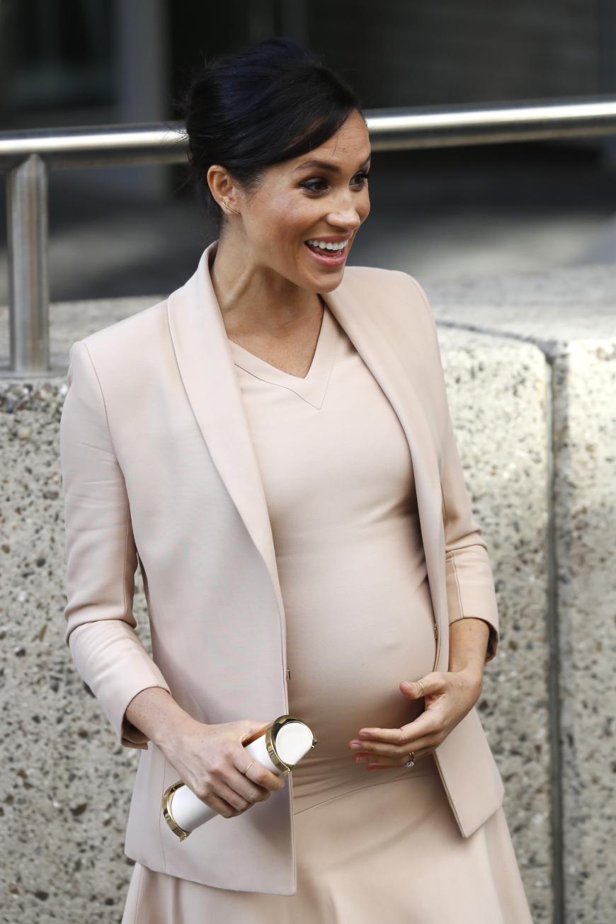 Herzogin Meghan soll Berichten zufolge ihre Babyparty gefeiert haben - die Accessoires, die zum angeblichen Ort für die Veranstaltung geliefert wurden, geben einen eindeutigen Hinweis aufs Babygeschlecht.