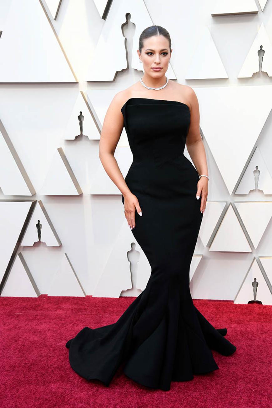 Das sind mal heiße Kurven! Ihre weiblichen Rundungen verpackte Ashley Graham auf dem Red Carpet perfekt in einem traumhaften Mermaid-Dress.
