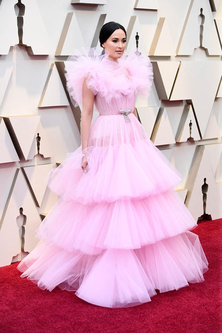 Country-Star Kacey Musgraves erinnerte uns in ihrem rosa Kleid ein bisschen an die Zuckerfee aus