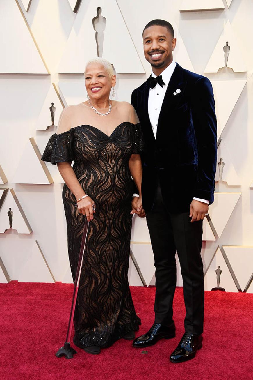 Awww! Michael B. Jordan lief mit seiner Mama Donna Jordan Hand in Hand über den Roten Teppich.