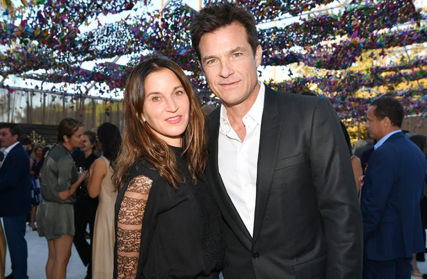 Jason Bateman ist glücklich mit Amanda Anka verheiratet. Würde Jennifer seine Ehe aufs Spiel setzen?