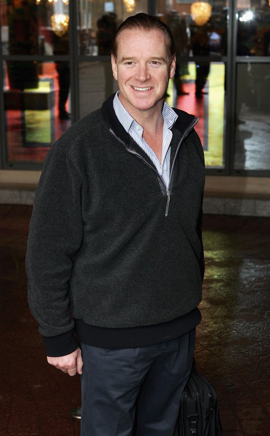 Der rothaarige James Hewitt hatte eine Affäre mit Prinzessin Diana. Er leugnet seine Vaterschaft jedoch und behauptet, er hätte erst nach Harrys Geburt etwas mit ihr angefangen.
