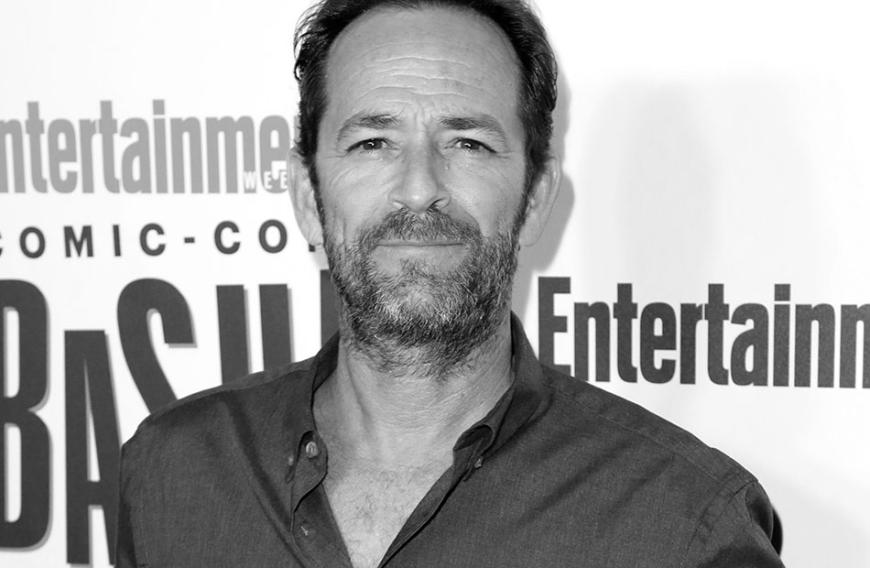 Traurige Gewissheit! Nach einem Schlaganfall starb der Schauspieler Luke Perry am Montag, den 4. März, in einem Krankenhaus im Beisein seiner Familie und Freunde im Alter von nur 52 Jahren. Bekannt wurde Perry durch Serien wie