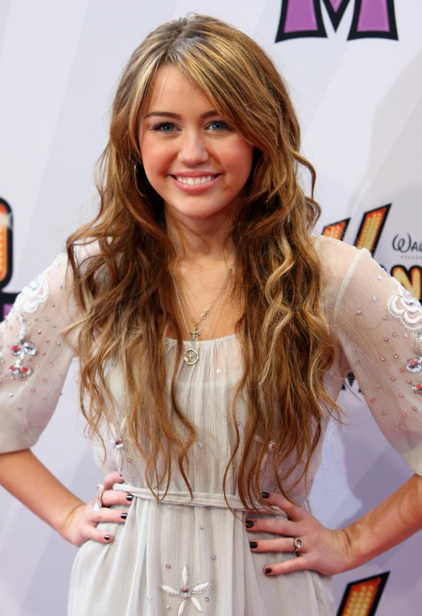 Schon als Teenager hatte der „Hannah Montana“-Star eine Beziehung mit einem Mädchen.
