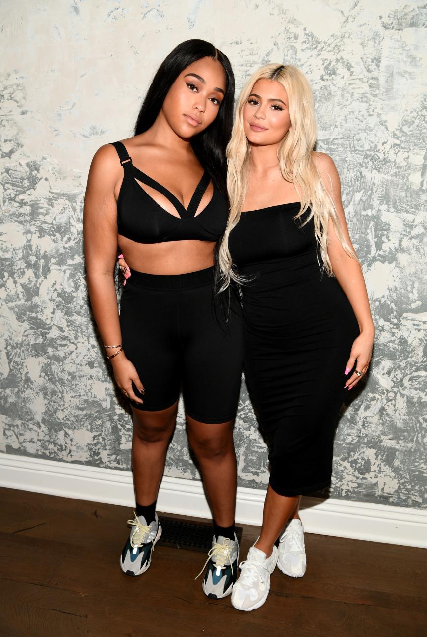 Ob man die beiden einstigen Freundinnen Jordyn und Kylie eines Tages wieder so vertraut und freundschaftlich miteinander sieht bleibt abzuwarten.