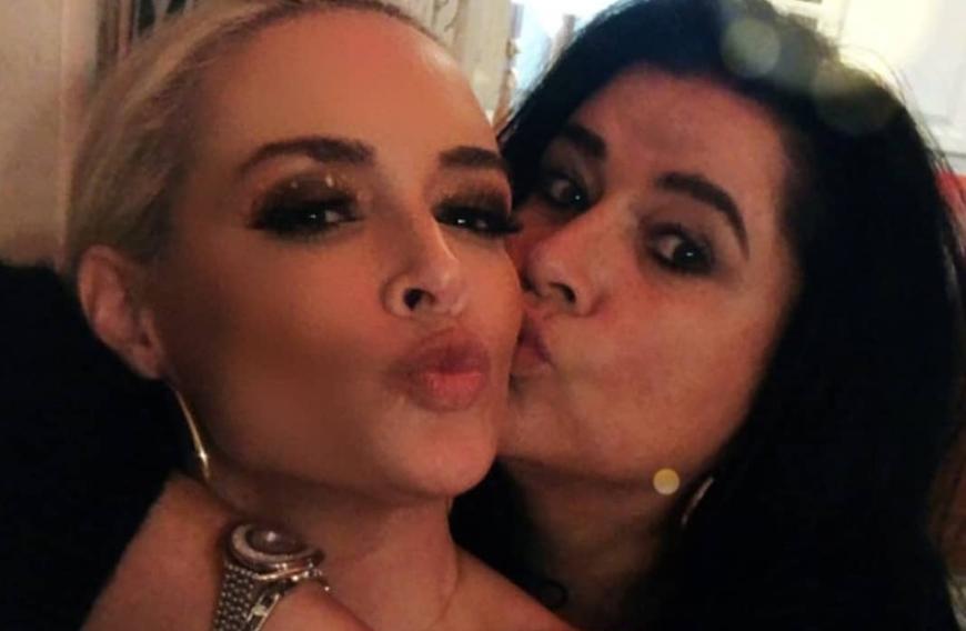 Die Mutter von Daniela Katzenberger (l.) tritt damit in die Fußstapfen der sympathischen TV-Blondine.