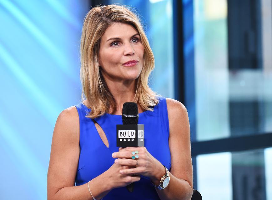 Auch „Fuller House“-Star Lori Loughlin ist in die Schmiergeld-Affäre verwickelt. Sie hat ihren Instagram-Account inzwischen gelöscht, um Anfeindungen aus dem Weg zu gehen.