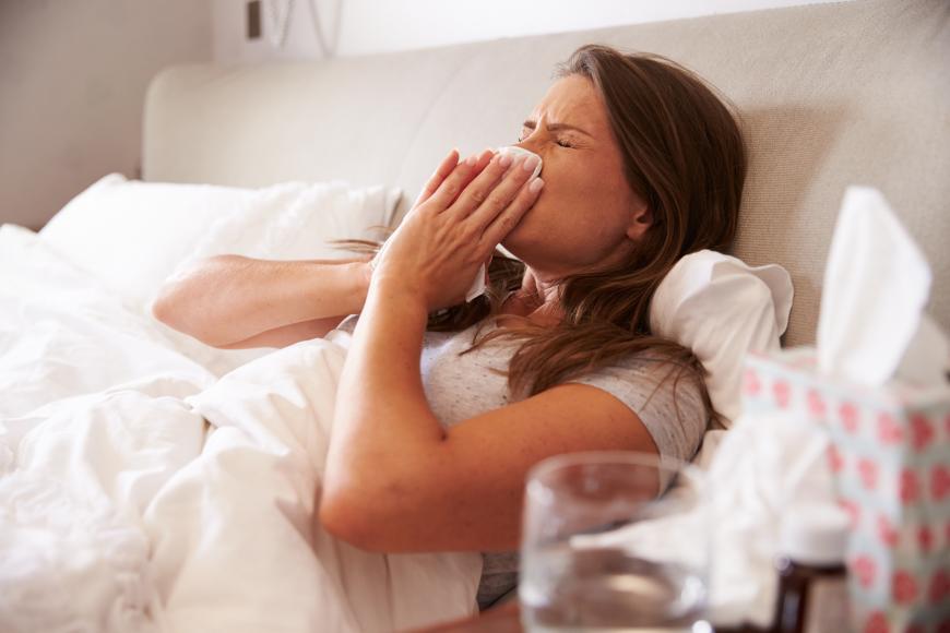 Gesund durch Schlaf.
Das stimmt! Denn Schlaf stellt für deinen Körper eine wichitge Regeneratiosnquelle dar. Schlafmangel kann sich außerdem negativ auf dein Immmunssystem auswirken und dazu führen, dass du anfälliger für grippale Infekte bist.