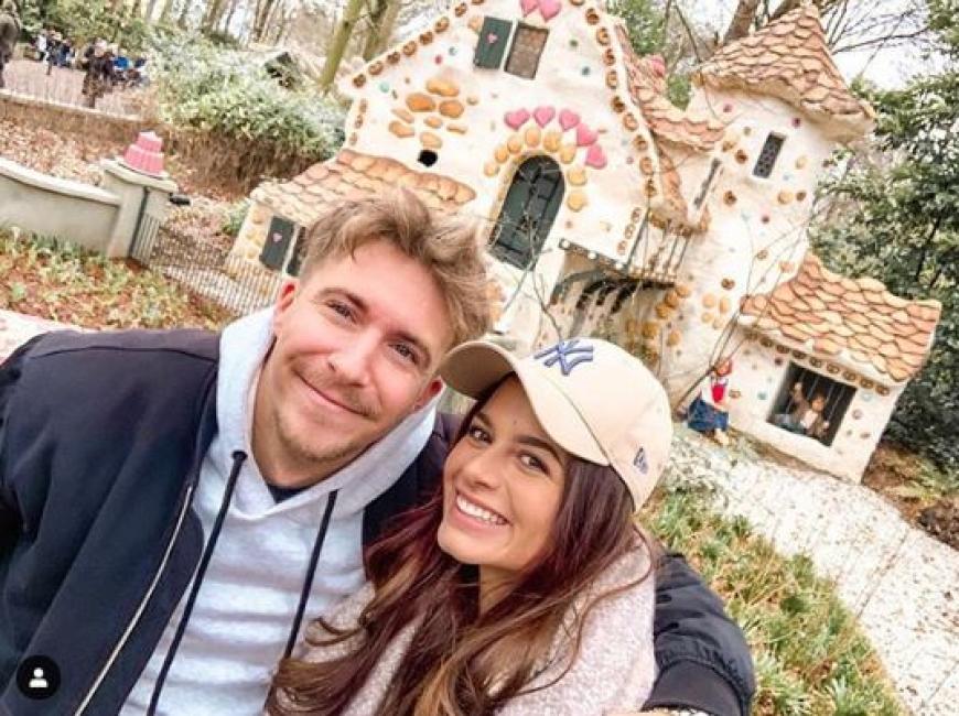 Auch Maxime hat Kuppelshow-Erfahrung: 2018 war sie Kandidatin bei Bachelor David Völz, gab dem Rosenkavalier nach einem Einzeldate aber einen Korb. Nun scheint sie ihren Mr. Right gefunden zu haben.