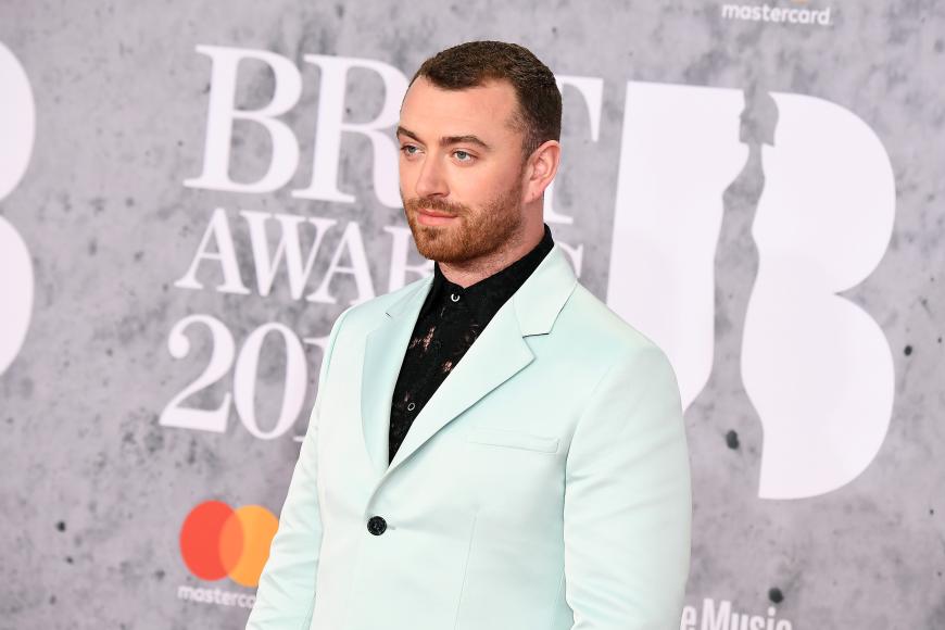 Sich im eigenen Körper unwohl fühlen, das sei ein Problem, das nicht nur Frauen betreffe, erklärt Sam Smith.