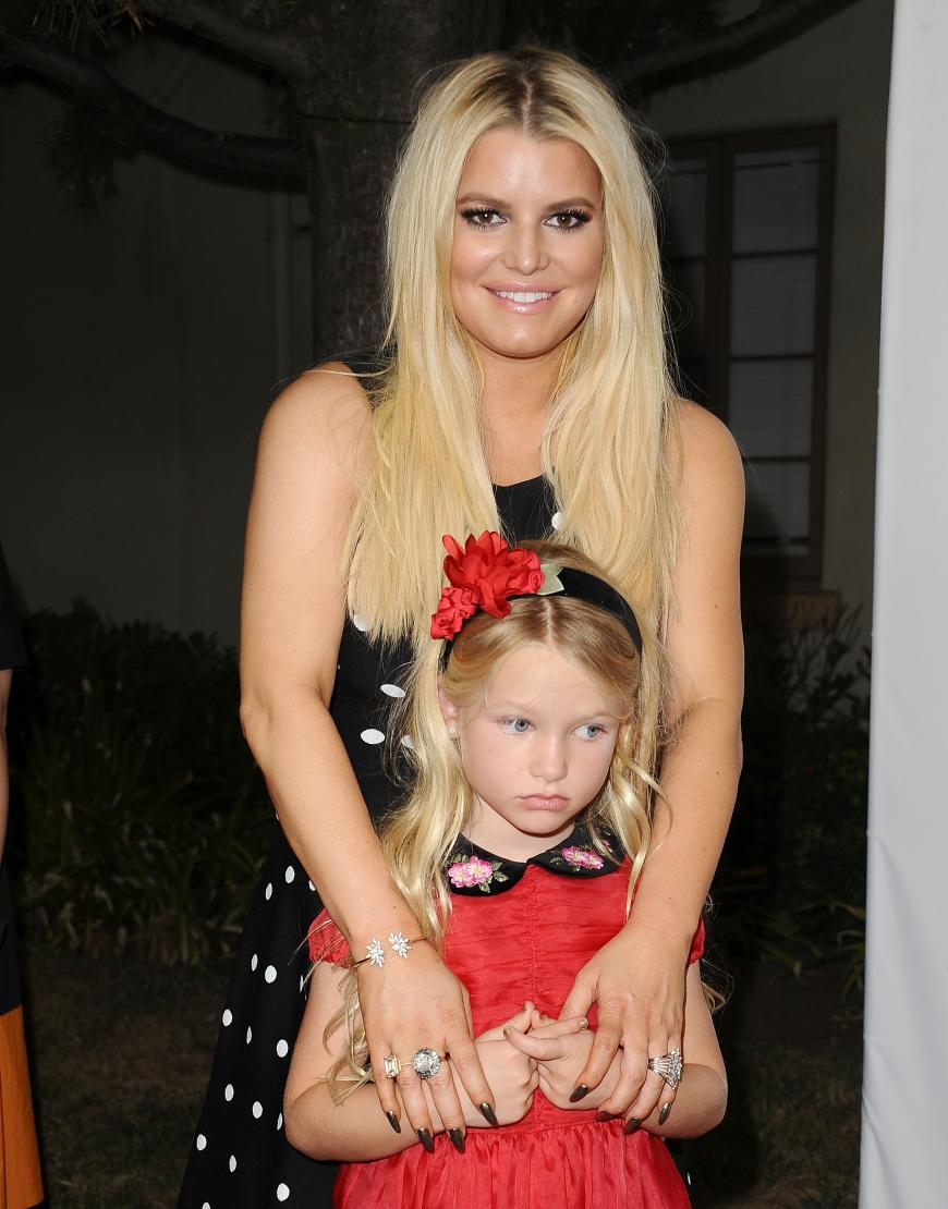 Jessica Simpson mit ihrer Tochter Maxwell. Das Mädchen freut sich auf ihre kleine Schwester Birdie.