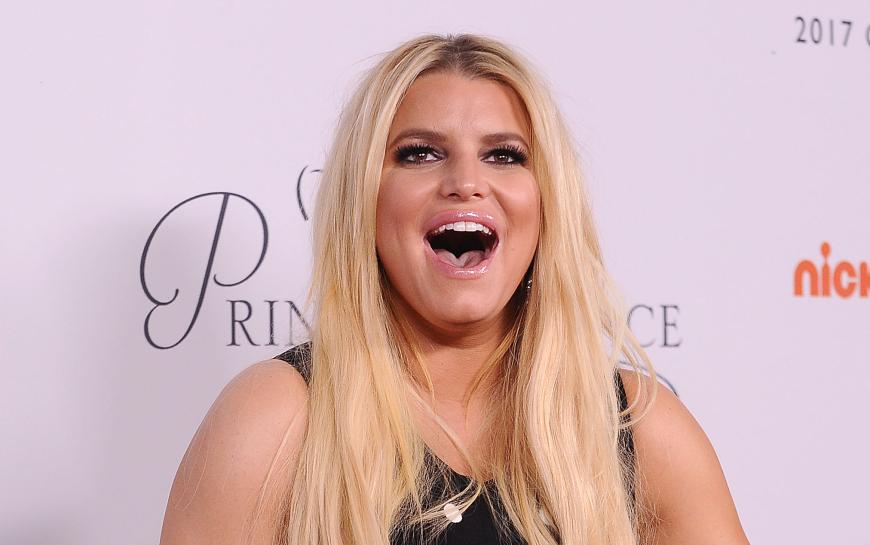 Jessica Simpson nimmt ihr neues Gewicht mit Humor. Bei Instagram nimmt sich die Sängerin regelmäßig selbst auf die Schippe.