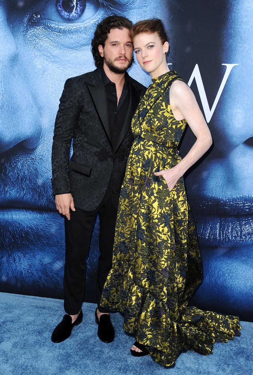 Mit seiner Frau Rose Leslie ist Kit Harington seit Juni 2018 verheiratet. Das Paar lernte sich am Set kennen.