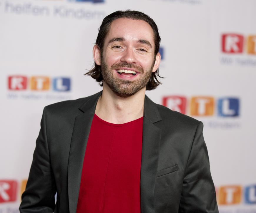 „Daniel war jemand, der sehr, sehr offen und kontaktfreudig war. Was man an Daniel so gemocht hat, war seine Lebensfreude. Ich hab' Daniel gesehen, da musste ich einfach strahlen. Der hatte so ein einnehmendes Wesen, wie ein kleines Küken, da musste ich einfach strahlen“, schwärmt seine Vertraute Olivia Jones.