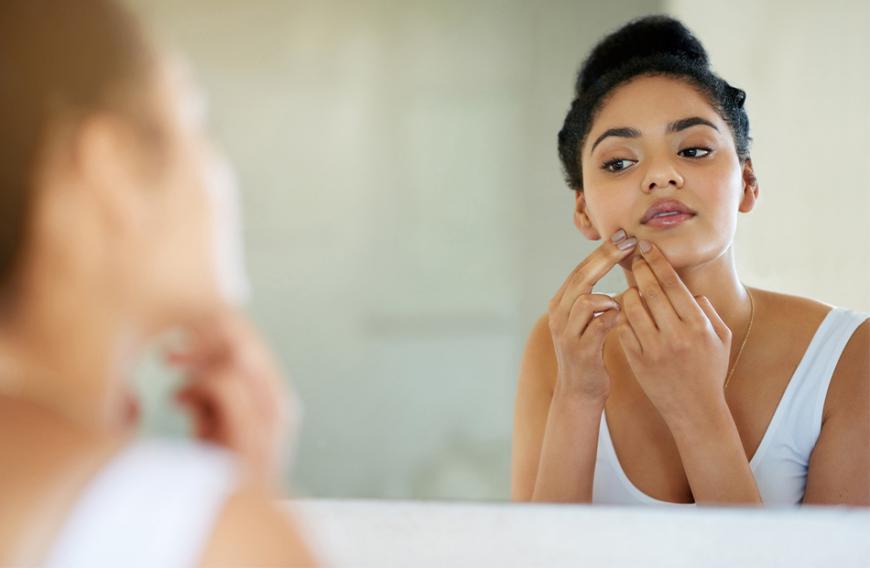 Mit diesem Beauty-Tool kannst du die nervigen Mitesser genauso hygienisch wie im Schönheitssalon entfernen. 