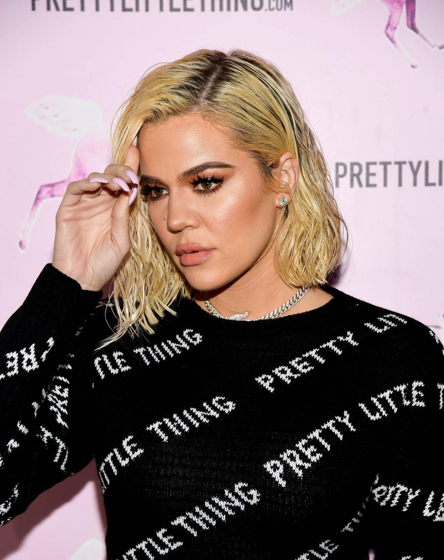 Das Familienmitglied des Kardashian-Jenner-Klans, Khloé Kardashian, hatte es in den letzten Wochen definitiv nicht leicht. Ihr Ex und Basketballprofi Tristan Thompson hat sie mit Jordyn Woods betrogen - oder besser gesagt, die beiden hätten sich scheinbar nur einmalig auf den Mund geküsst. Jetzt will Khloé ihm dennoch verzeihen.