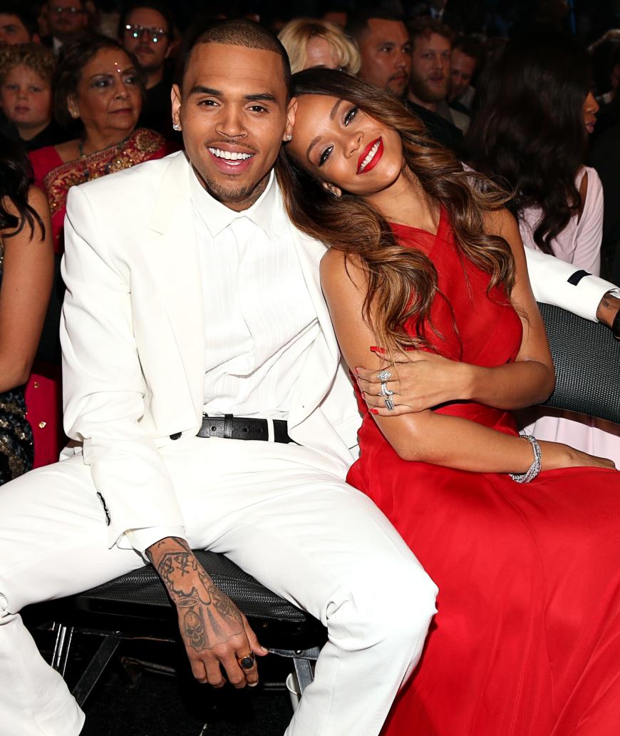 Längere Zeit führten die beiden Musiker Chris Brown und Rihanna eine Beziehung. Nach den gewalttätigen Auseinandersetzungen ist der 29-Jährige im Leben der hübschen Sängerin Geschichte - er kommt also auch nicht als Vater ihrer Kinder in Frage.
