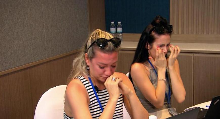 Auch bei Vocal-Coach und Ex-DSDS-Kandidatin Juliette Schoppmann (l.) kullerten die Tränen.