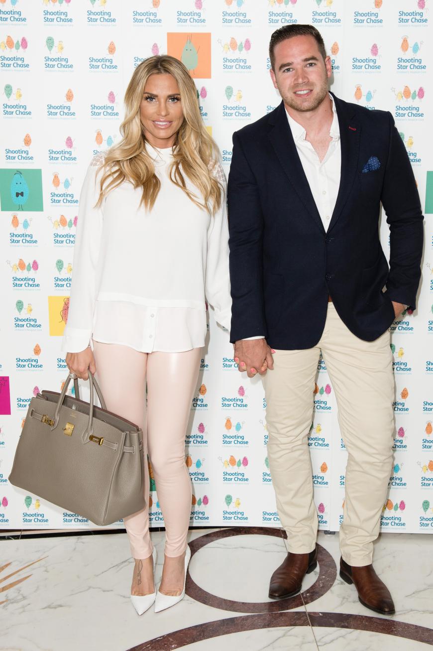 So kennen wir das Model Katie Price: Strahlend und mit weiblichen Kurven. Damals noch an der Seite ihres mittlerweile Ex-Gatten Kieran Hayler.