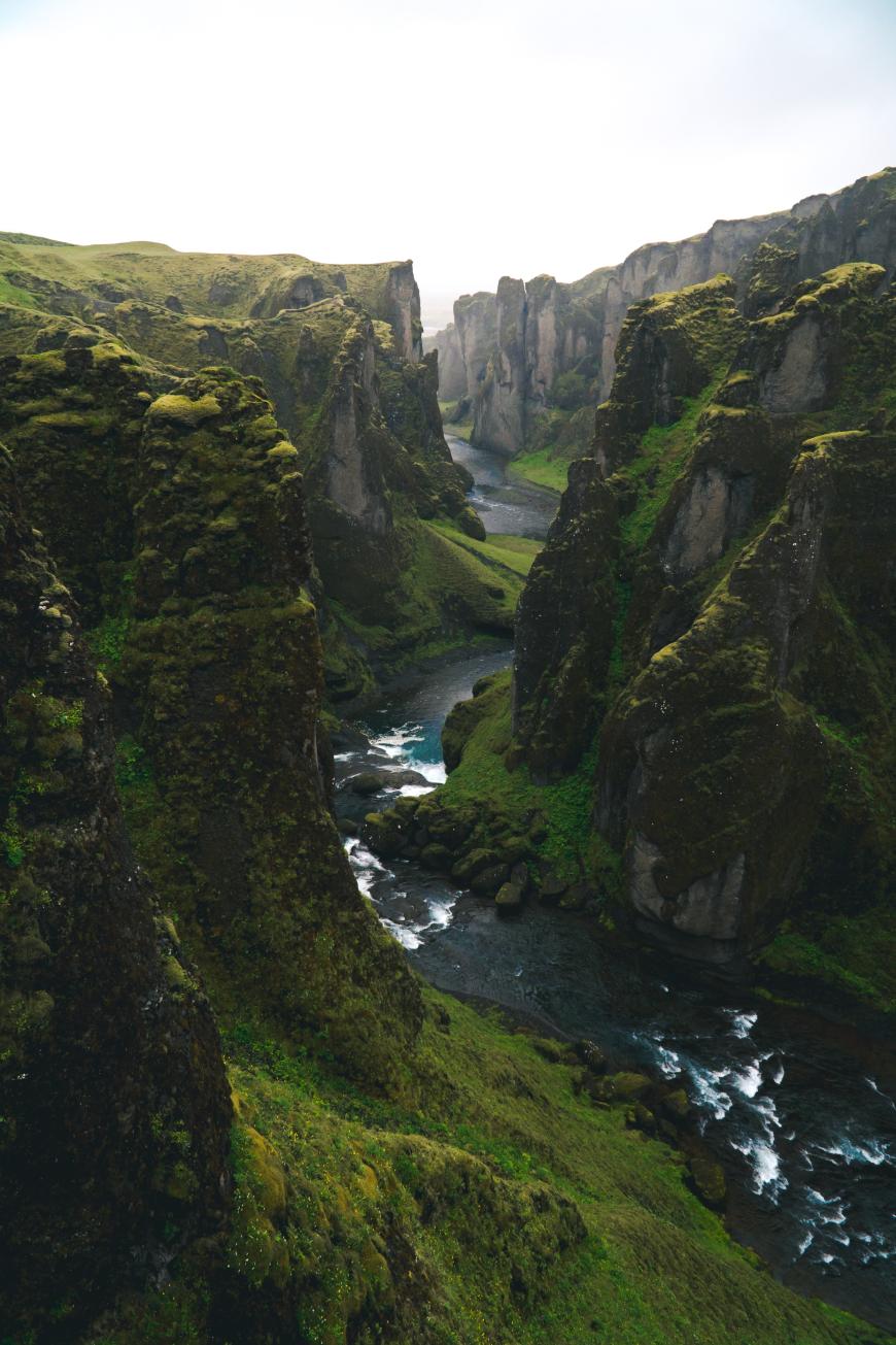 Um diese imposante Schlucht soll es sich drehen. Bisher war das eher ein unbekanntes und abgeschottetes Reiseziel für Touristen. Nach der Veröffentlichung des Musikvideos nehmen die Besucherzahlen jährlich stark zu.