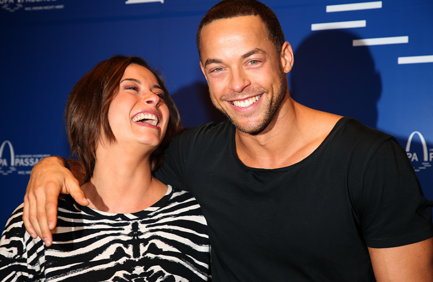 Auch aus der Tatsache, dass es schon während der Bachelor-Dreharbeiten heiß her zwischen ihnen ging, machten die Lovebirds kein Geheimnis.