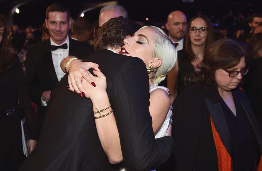 ... jetzt teilt Lady Gaga ihr Liebesglück mit der ganzen Welt!