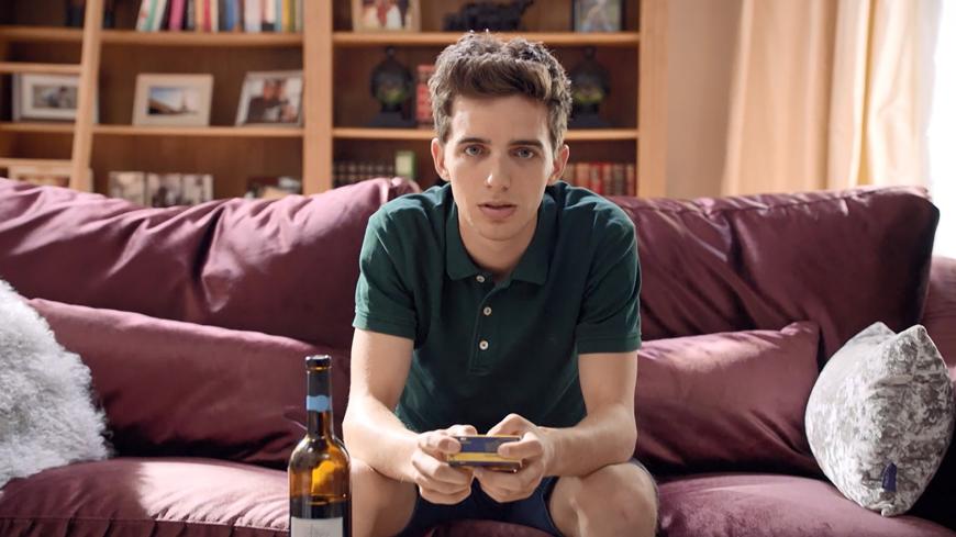 Im vergangenen Sommer war sie die Erzfeindin von Luis (Maximilian Braun) und trieb ihn fast in den Suizid. Sie erpresste den Schüler mit einem Video, das sie heimlich von ihm gemacht hatte.