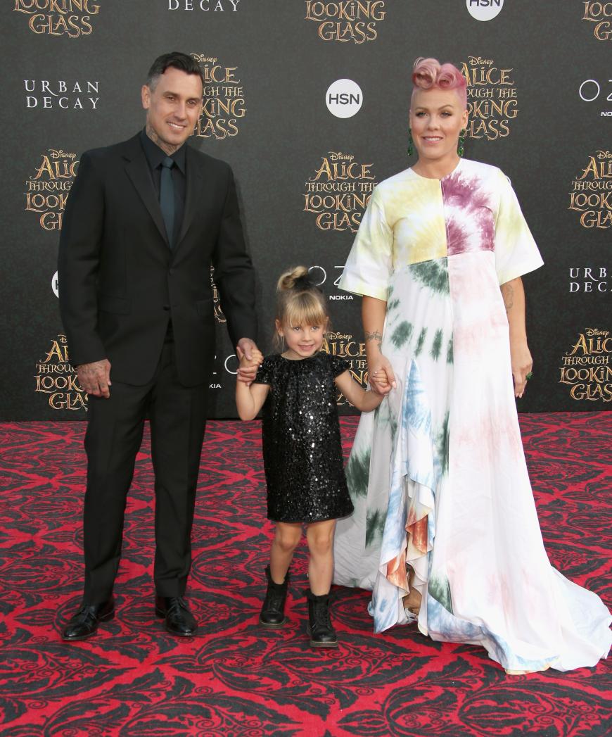 Pink stellt ihr Familienleben mit Ehemann Carey Hart und den Kindern gerne zur Schau. Doch für ihre privaten Schnappschüsse weht ihr auch häufig ein ziemlich rauer Wind entgegen.