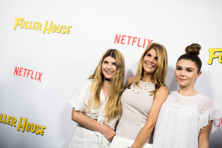 Familie in der Krise: Olivia Jade Giannulli (r.) will nichts mehr von ihrer berühmten Mutter wissen, weil sie sich als Opfer in der ganzen Geschichte fühlt.