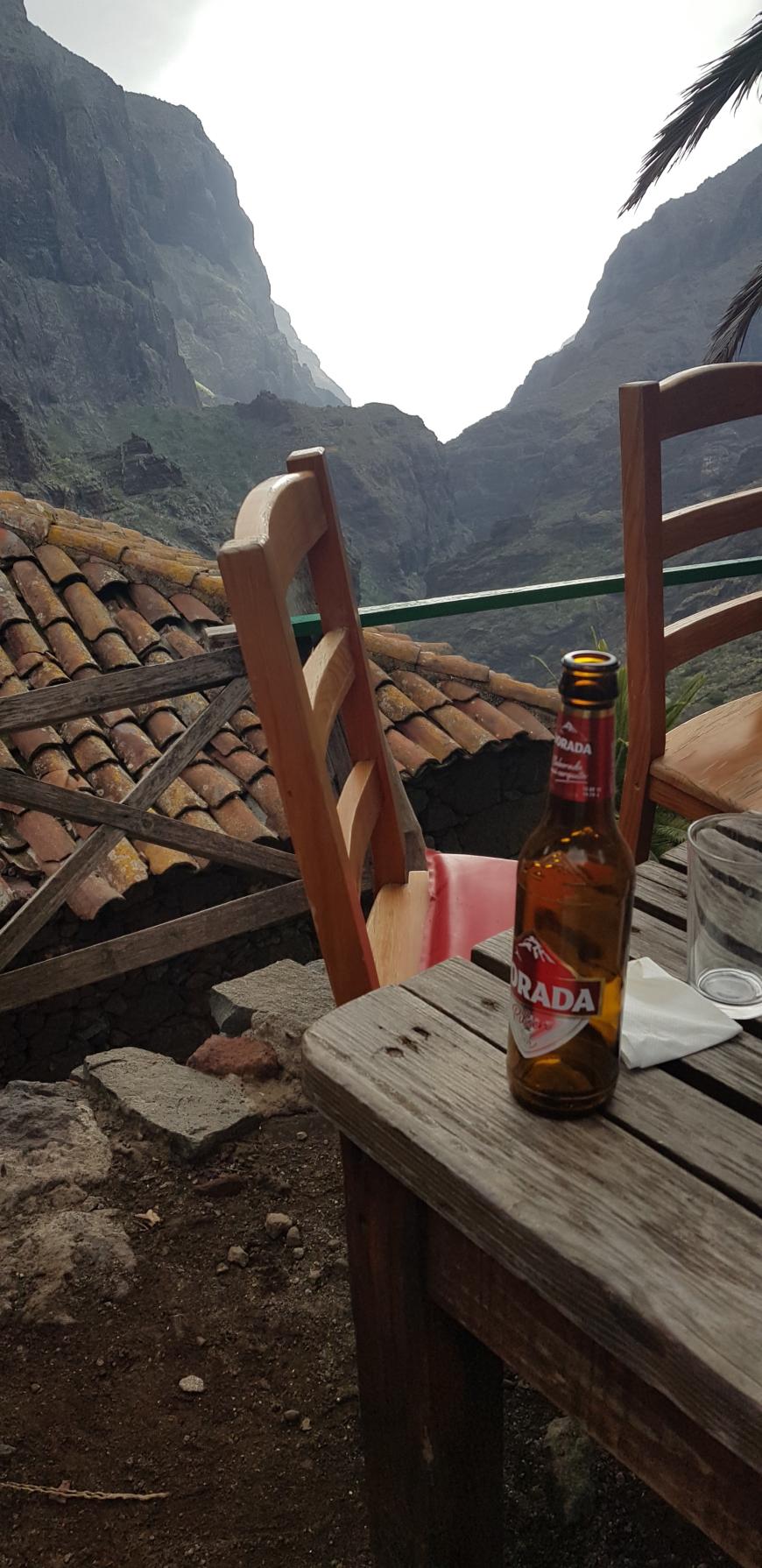 Das kleine Lokal belohnt die strapaziöse Anfahrt mit einem sensationellen Ausblick.