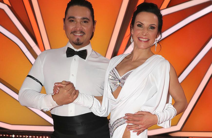 Tanz-Profi Erich Klann versucht jede Woche aufs Neue, die Dancing Queen in Sabrina zu wecken.