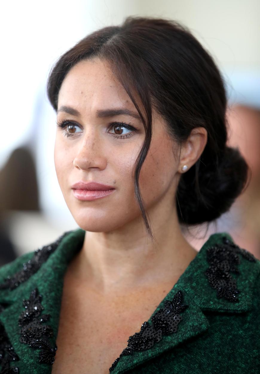 Herzogin Meghan soll sich in Zukunft nicht mehr an den Schmuckstücken aus der royalen Schatzkammer bedienen dürfen - Queen Elizabeth II. erteilte der 37-Jährigen sozusagen ein Schmuck-Verbot.