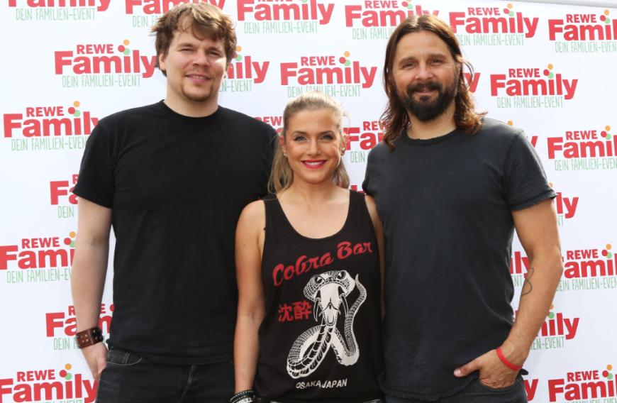 2012 gründete die Blondie mit ihrem Ehemann Jörg Weißelberg (r.) und dem gemeinsamen Freund Christian Bömkes (l.) die Band.