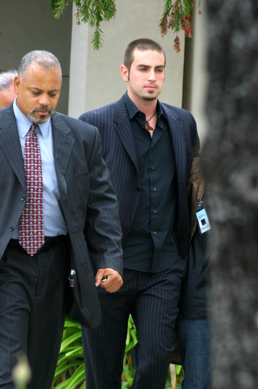 Ein vermeintliches Opfer ist Wade Robson (r.). Im Prozess gegen Jackson, sagte er 2005 noch unter Eid aus, nicht missbraucht worden zu sein. In
