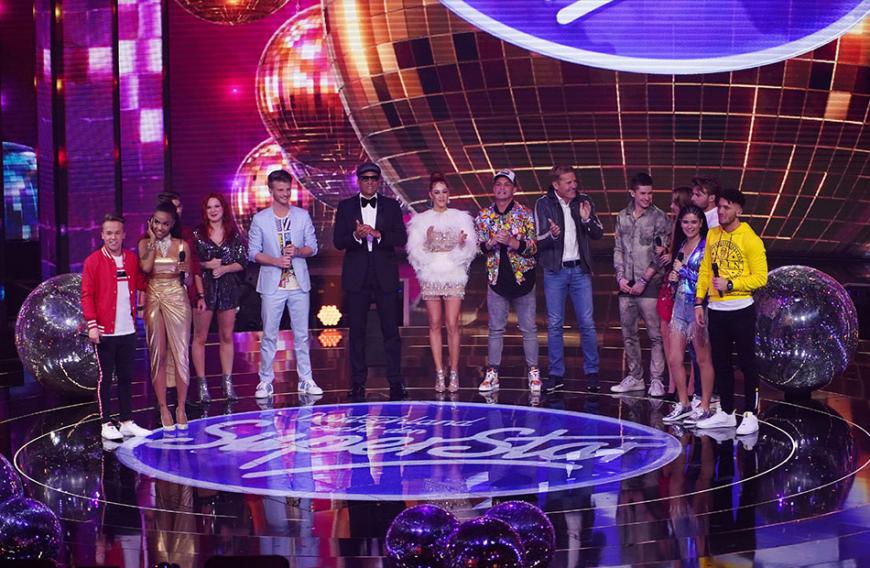 In der ersten DSDS-Live-Show kam es zu einem dramatischen Vorfall ...