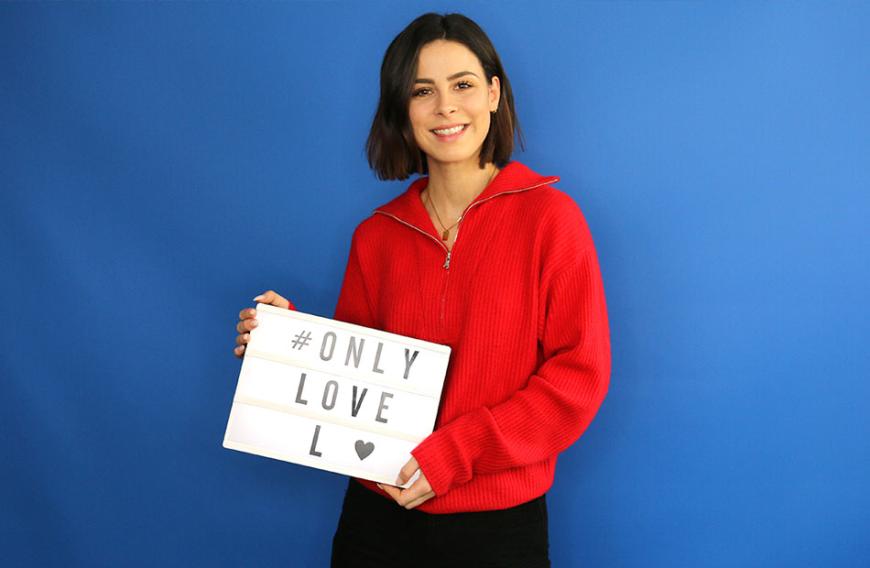 ... ein Fan überrascht sie mit einer Liebeserklärung und traf Lena damit mitten ins Herz!