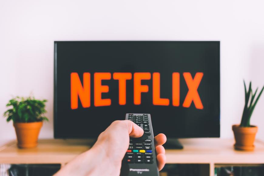 Das beliebte Streaming-Portal Netflix kündigte Preiserhöhungen an. Ab dem nächsten Monat müssen Nutzer also mehr für ihre Lieblingsbeschäftigung ausgeben.