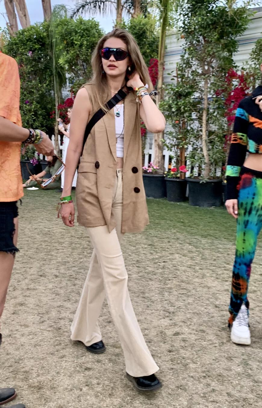Auch Model Gigi Hadid war mit von der Partie, zeigte sich vorerst aber eher bedeckt ...