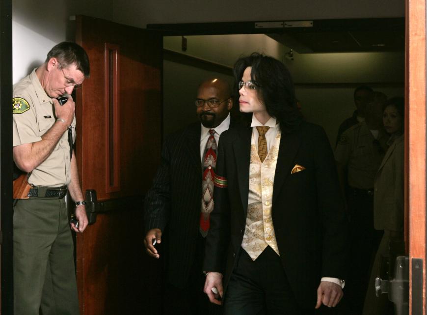 Bereits 2005 wurde der verstorbene Musikstar wegen sexuellen Missbrauchs von Minderjährigen angeklagt und freigesprochen.