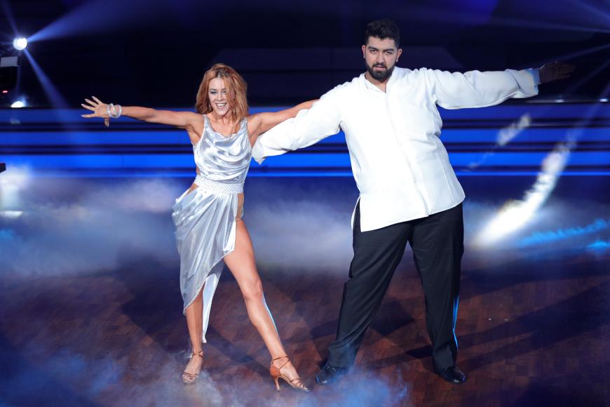 Dass Tanzen nicht nur etwas für Leichtgewichte ist, zeigte Faisal Kawusi in der 10. Staffel. Mit seinen 140 Kilo war er vermutlich der schwerste Promi-Tänzer aller Zeiten. Oana Nechiti und der Komiker konnten zwar nicht gewinnen, er verlor jedoch 17 Kilo.