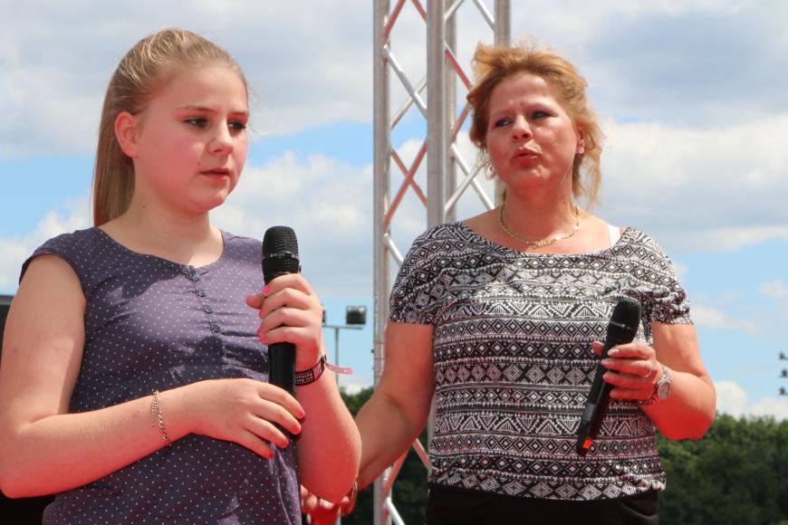 Schon mit 12 Jahren traute sich Estefania Wollny auf die Bühne und sang ein Lied für ihre Mutter.