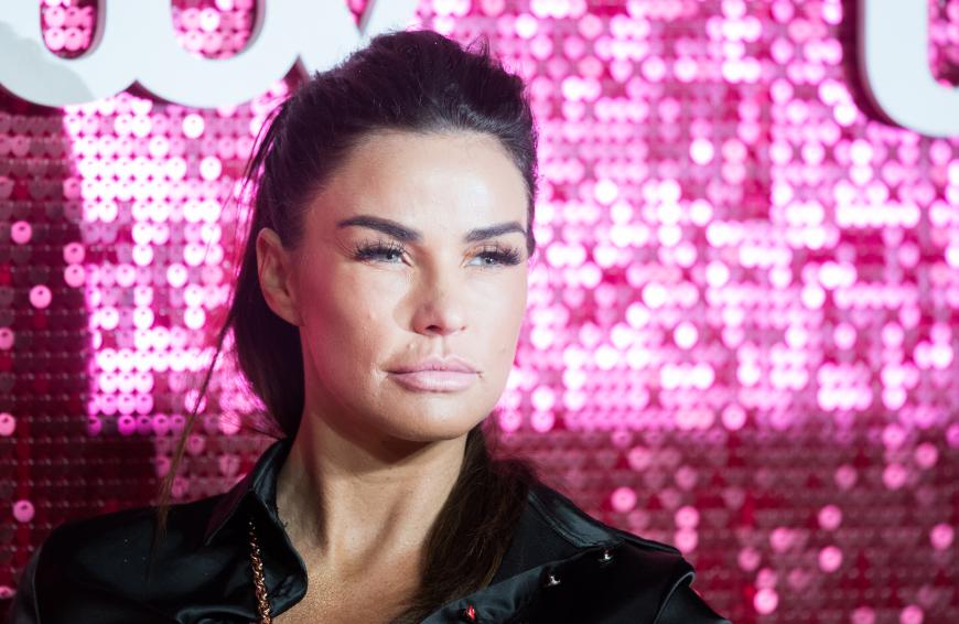 Katie Price wurde Ende der Neunziger als Boxenluder unter ihrem Künstlernamen “Jordan“ berühmt. Seitdem vermarktet das britische Playboy-Model nicht nur seinen Körper, sondern ist auch immer wieder mit seiner Familie in Reality-Shows zu sehen.