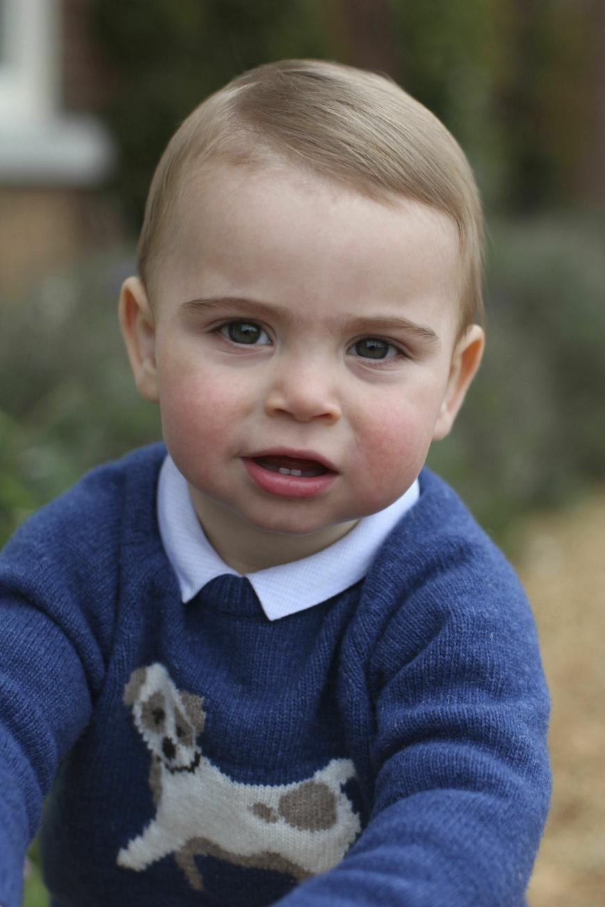 Der kleine Prinz wurde am 23. April 2018 in London geboren. Nach seinem Großvater Charles, Vater William und den Geschwistern befindet er sich derzeit an fünfter Stelle in der Thronfolge.